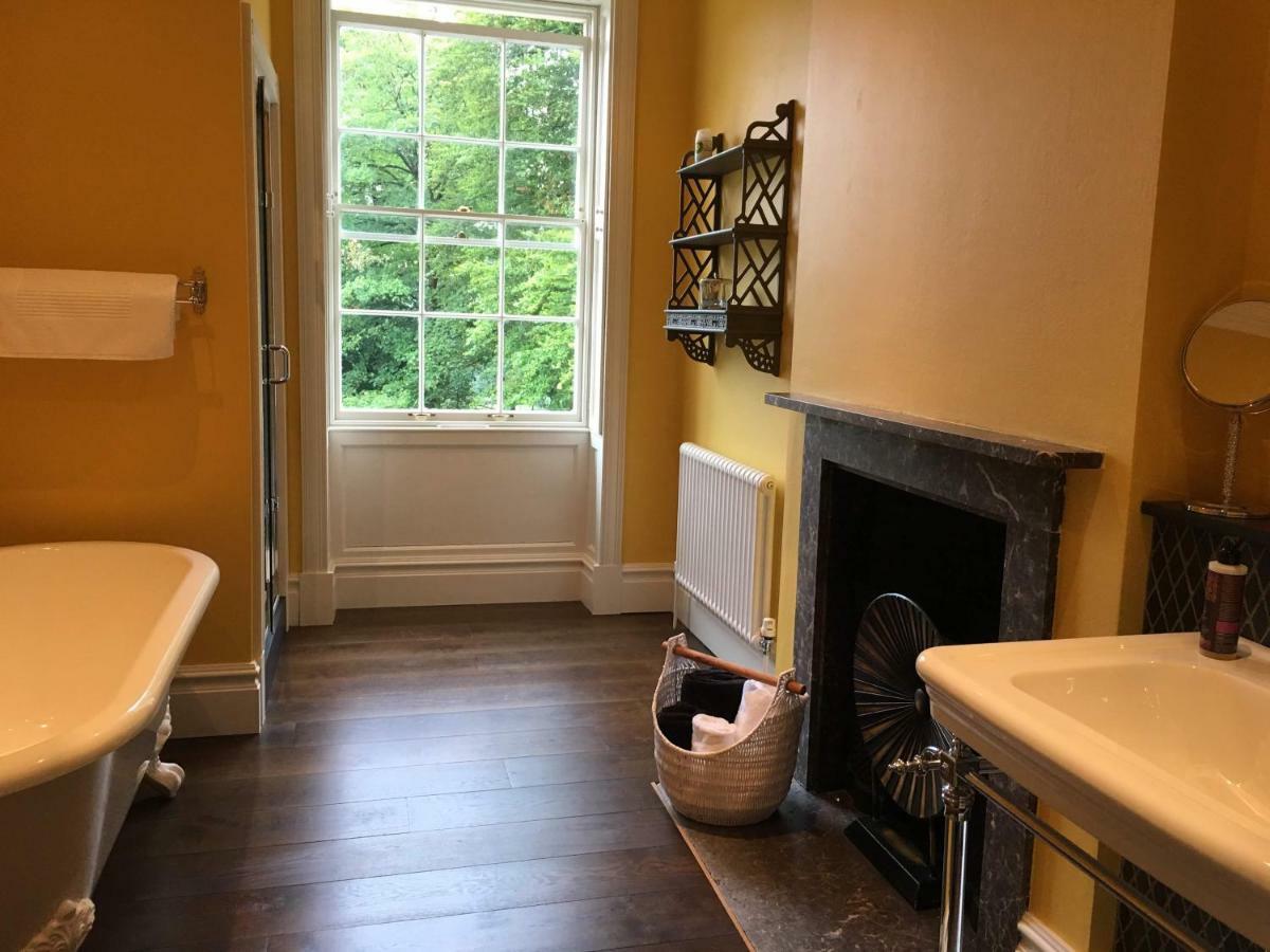 Llwynhelig Manor Bed & Breakfast Llandeilo Dış mekan fotoğraf